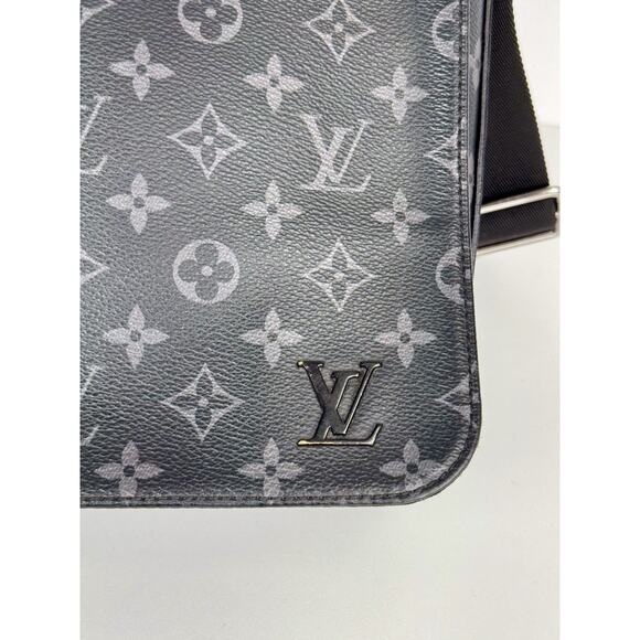 Louis Vuitton District Messenger Bag Monogram Eclipse Canvas B-1 - Picture 9 of 16